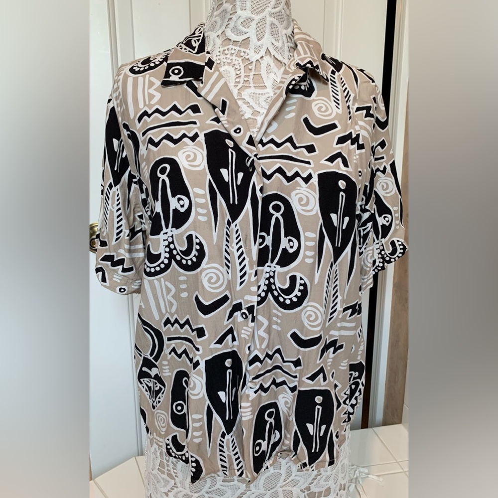 Rebecca Thomas Boho short sleeve batik look button up top size 10 rayon